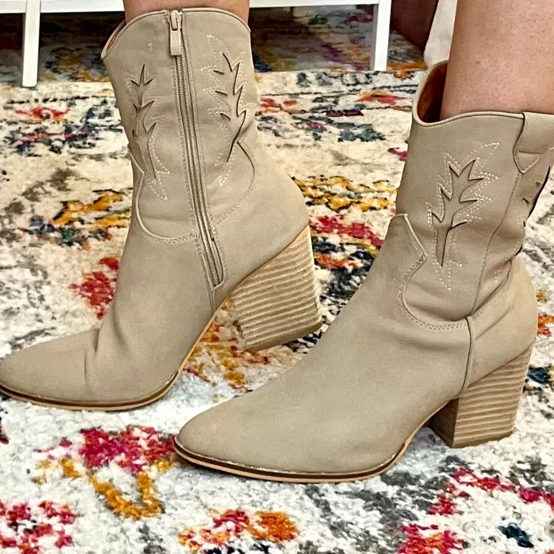 Desert Sands Western Cowboy Cutout Bootie