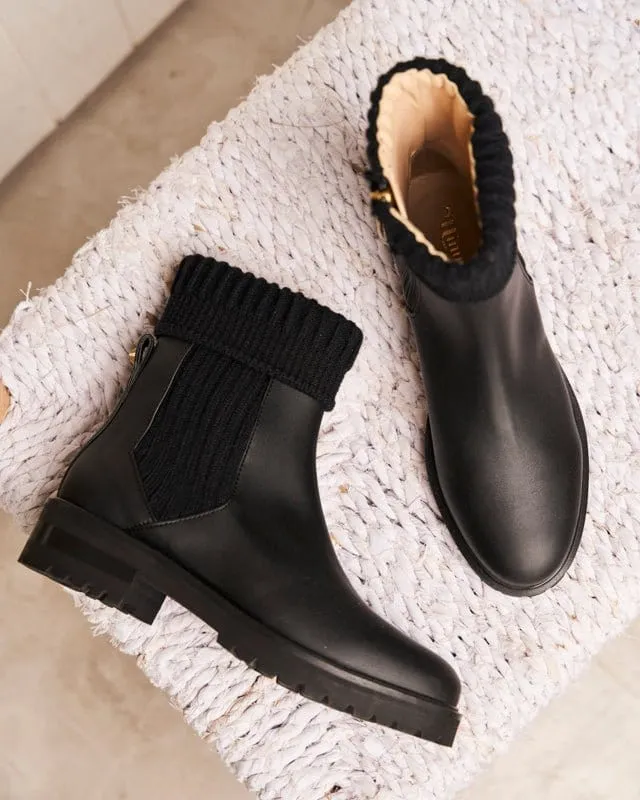 Oracle Vegan Leather Flat Chelsea Boots | Black